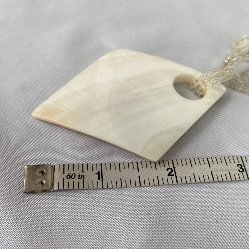 Polished shell and clear seed bead necklace - Picture 6 of 9